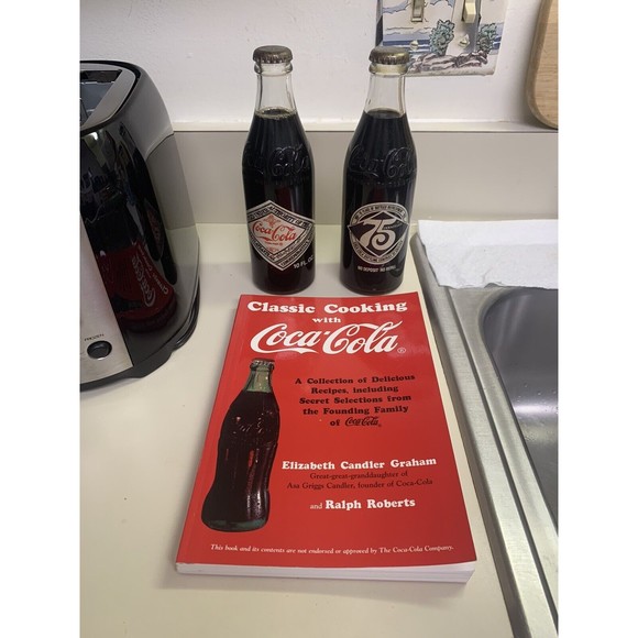 1970s Coca-Cola 75th anniversary 2 bottles + Classic Cooking With Coke Cookbook - Picture 7 of 7